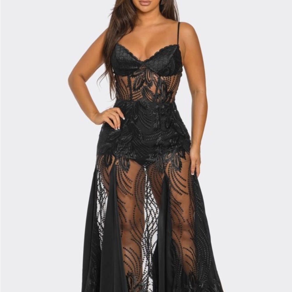 Chic Black Lace Evening Chemise